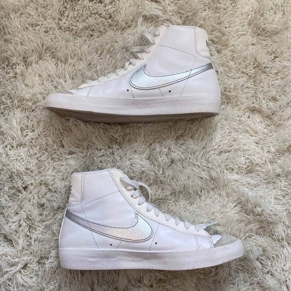 Women’s Nike Blazer Mid ‘77 White and Silver Metallic